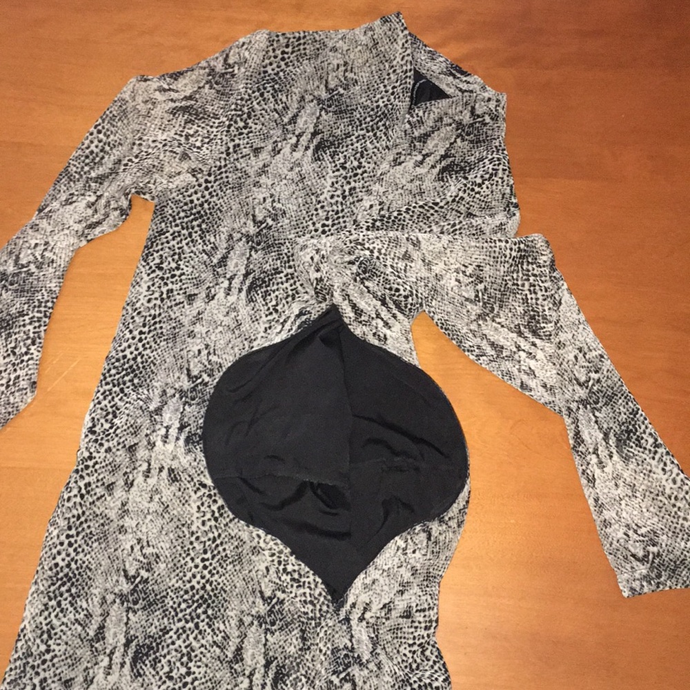 W118 by Walter Baker snake skin print romper NWT - Picture 5 of 5